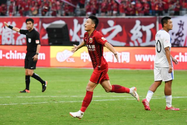 包含上港主场迎战富力，全力做客反击取胜的词条