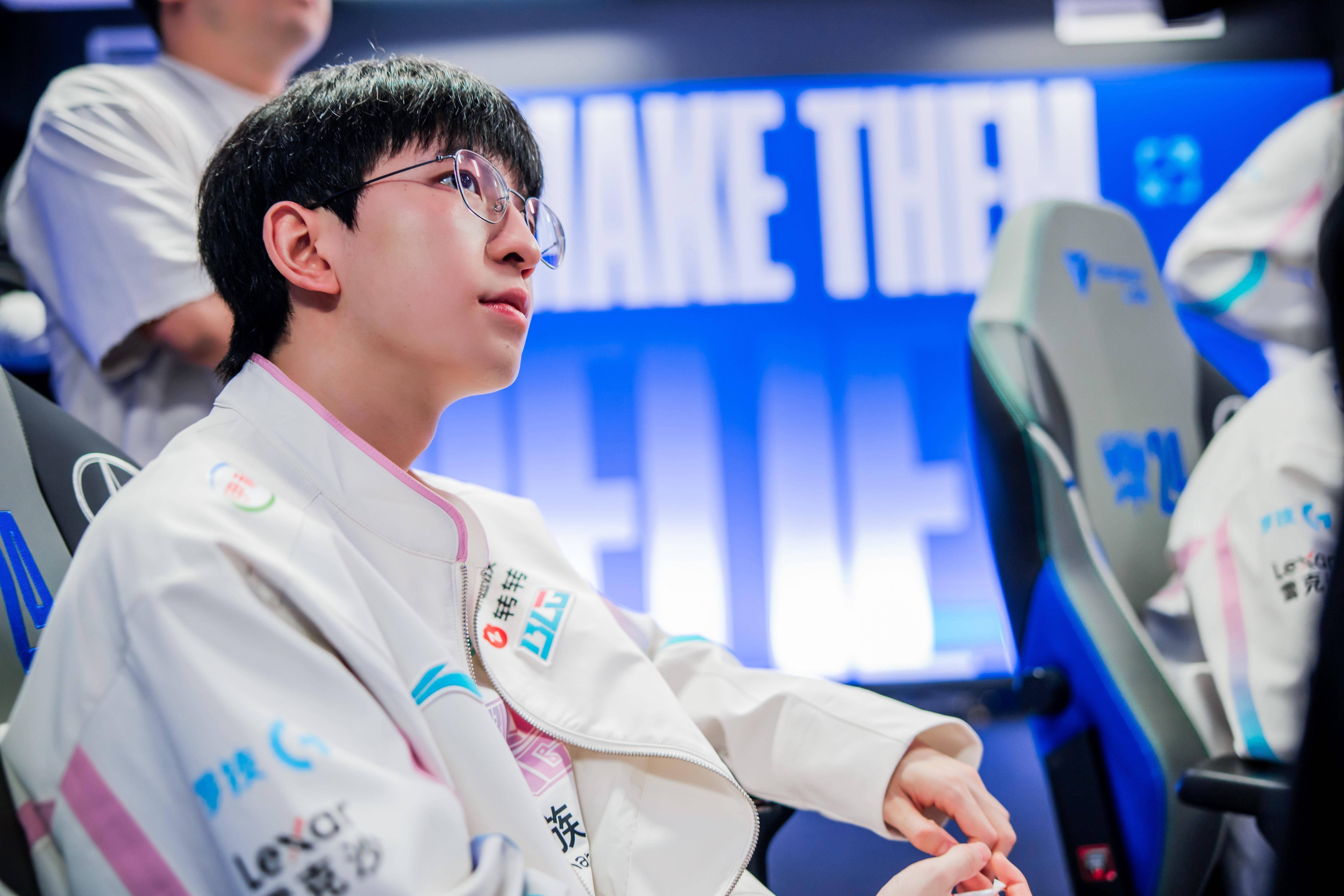 包含GEN鏖战G2，369开启传奇时刻鏖战多局成都决赛之夜，成为赛场最大亮点的词条