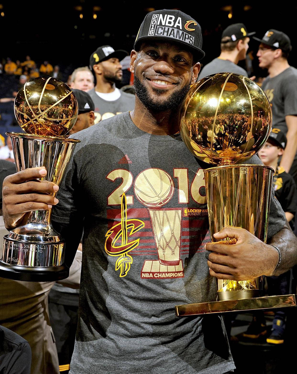 湖人主场取胜,詹姆斯再次成为最佳球员 湖人主场取胜,詹姆斯再次成为最佳球员