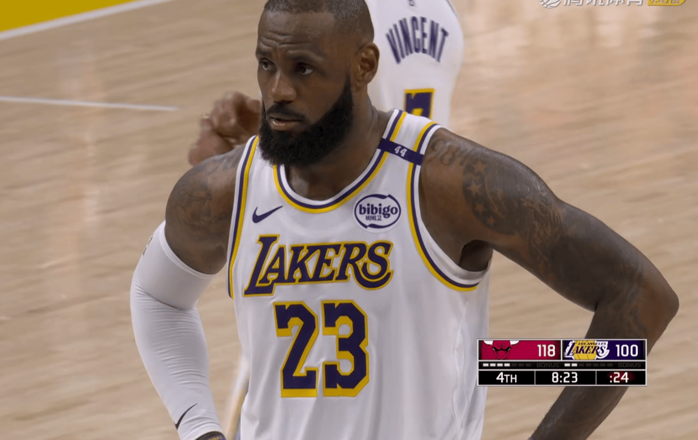 PG电子线上登入-湖人队逆转公牛队，詹皇隔扣精彩表演带队胜利的简单介绍