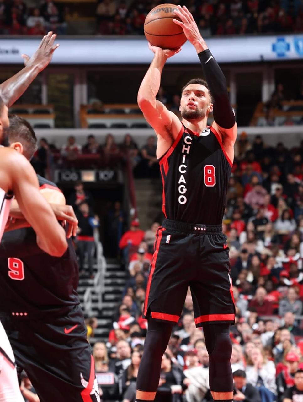 公牛客场击败篮网,拉文得分破30分 公牛客场击败篮网,拉文得分破30分