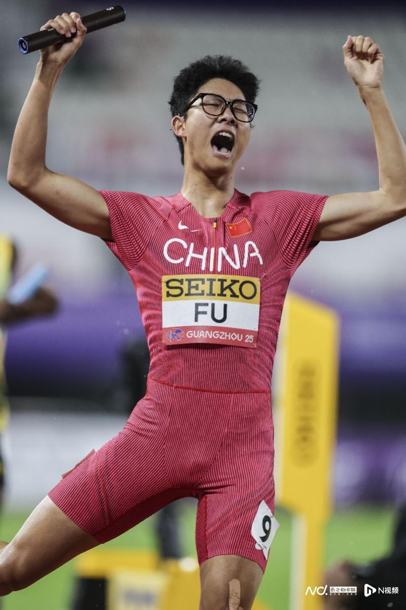 运动员们用实力和技艺为世界展现出色之中 运动员们用实力和技艺为世界展现出色之中