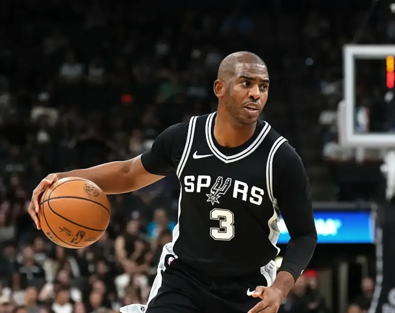 PG电子试玩官网-开拓者全力进攻，马刺队努力守住阵地取胜