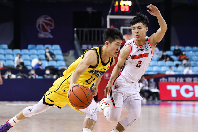 吉林队翻盘江苏队，易建联刷新纪录