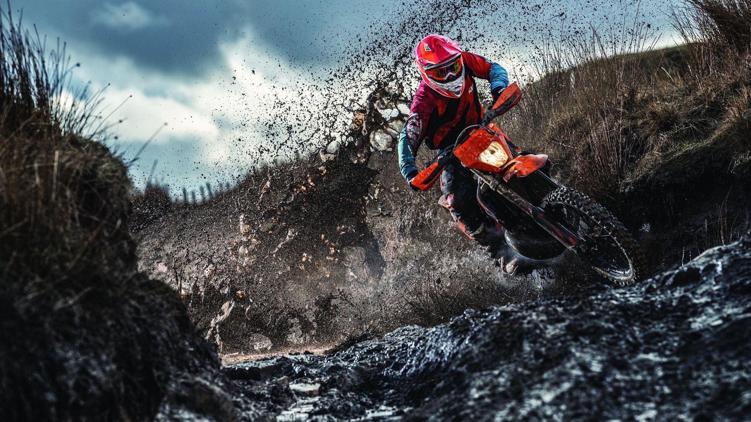 降龙伏虎，亚特兰大高位逼抢锁死威尔士，迪亚斯双响炮锁定胜局