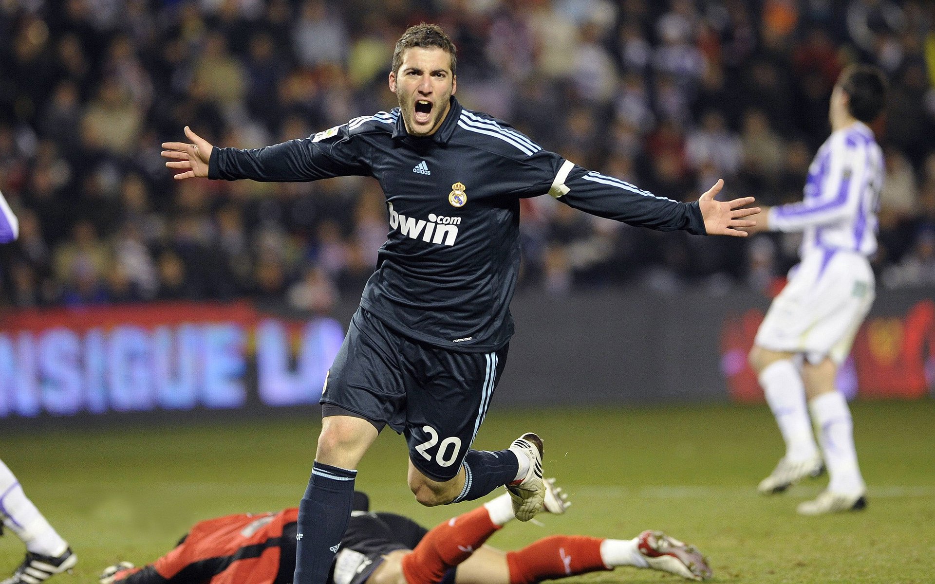 中场魔法师！若日尼奥掌控全场艺术，利物浦的致命音符击碎乌克兰防线